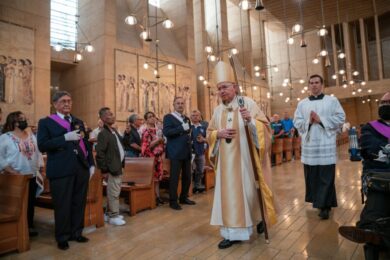 At Mass to honor immigrants, archbishop challenges leaders on immigration reform